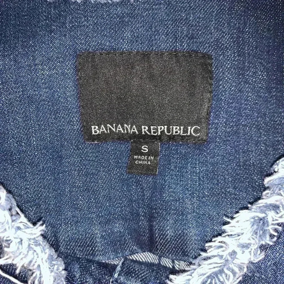 Banana Republic Factory Cropped Crop Frayed Hem Denim Jacket size Small. - Picture 5 of 7
